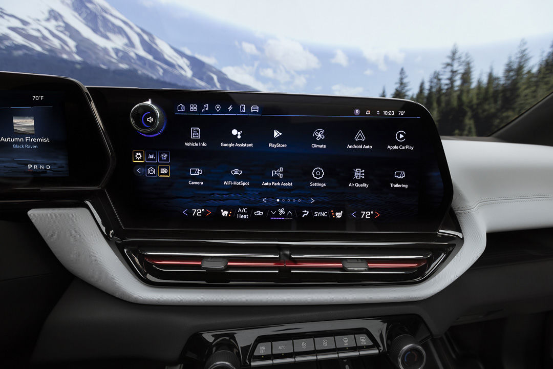 vue rapprochée de l'écran numérique du Chevrolet Silverado EV RST 2024