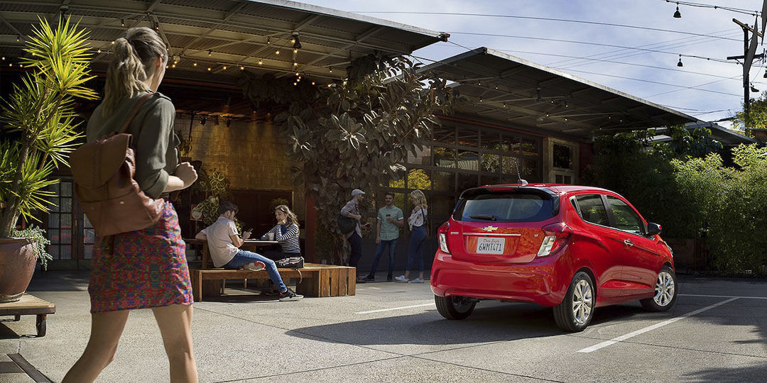 vue latérale arrière de la Chevrolet Spark 2022