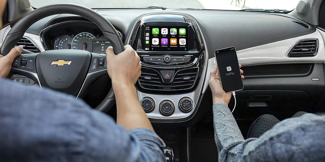 vue du volant et de la planche de bord de la Chevrolet Spark 2022