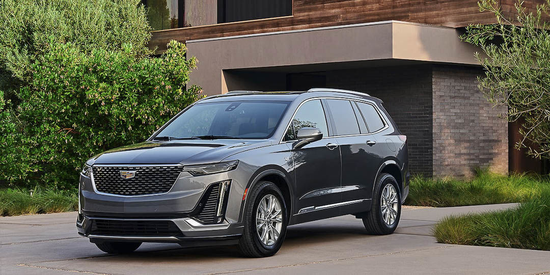 three quarter front view of the 2022 Cadillac XT6