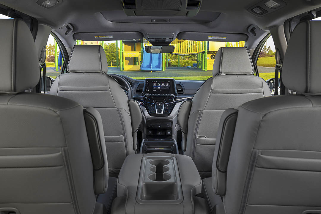 vue intérieure du Honda Odyssey 2022 à partir de la rangée du fond