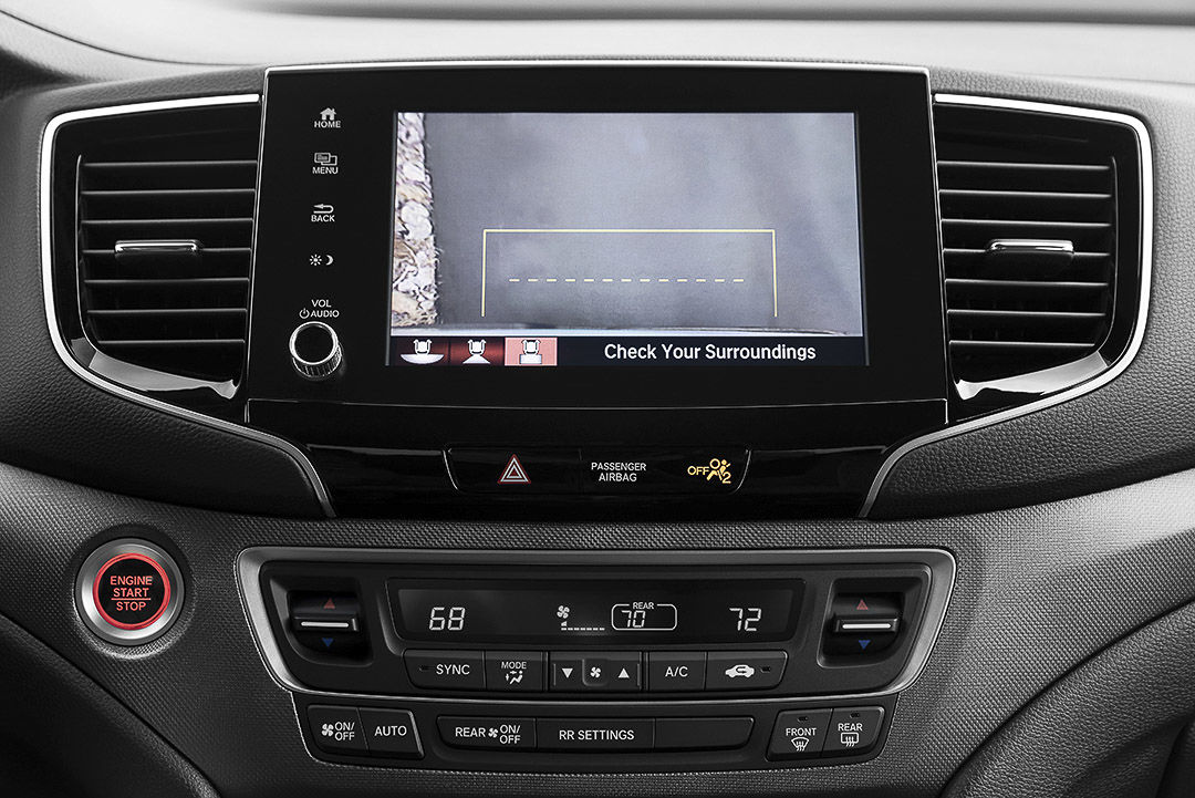 vue de l'écran à bord du Honda Ridgeline 2022 avec l'affichage de la caméra de recul