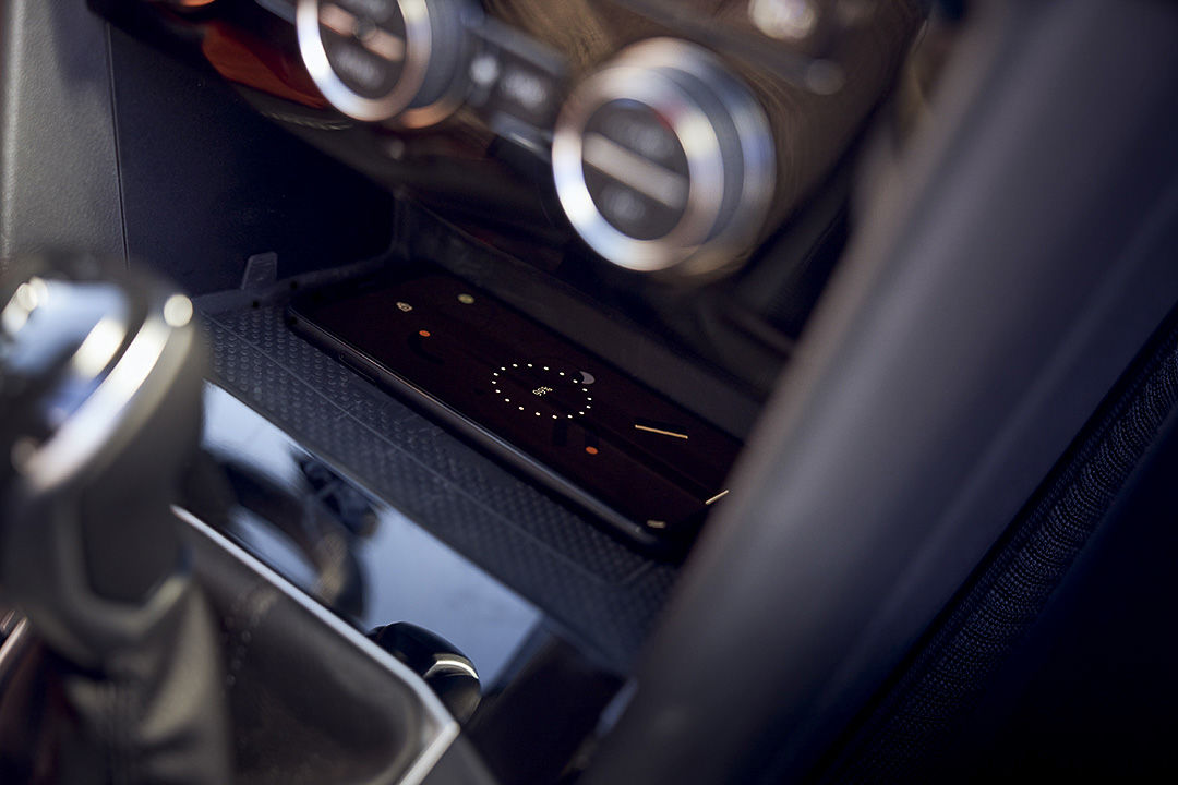vue du socle de recharge sans fil pour téléphone disponible à bord du Volkswagen Taos 2022