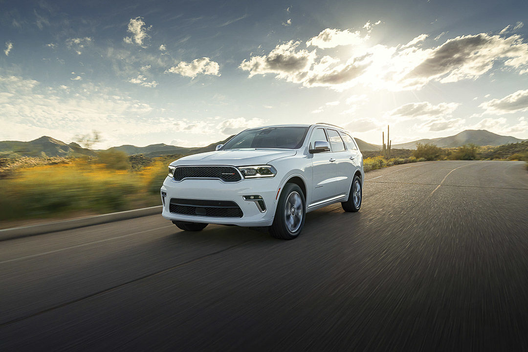 Vue d'avant du Dodge Durango 2022 Blanc