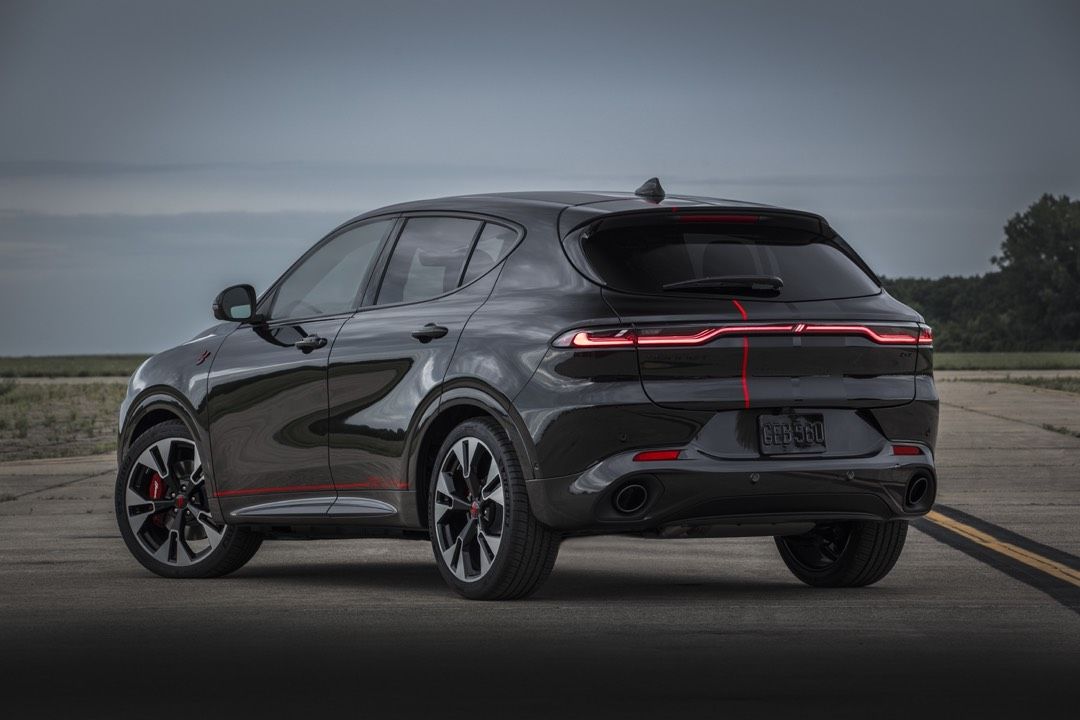 vue latérale arrière d'un Dodge Hornet 2023