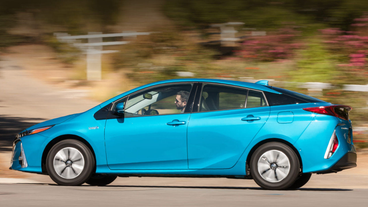 side view of a 2022 Toyota Prius Prime