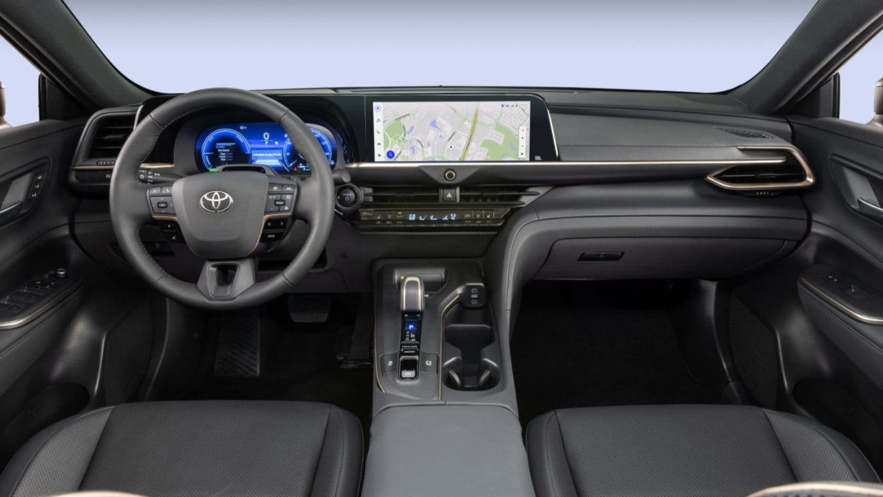 vue habitacle d'une Toyota Crown 2023