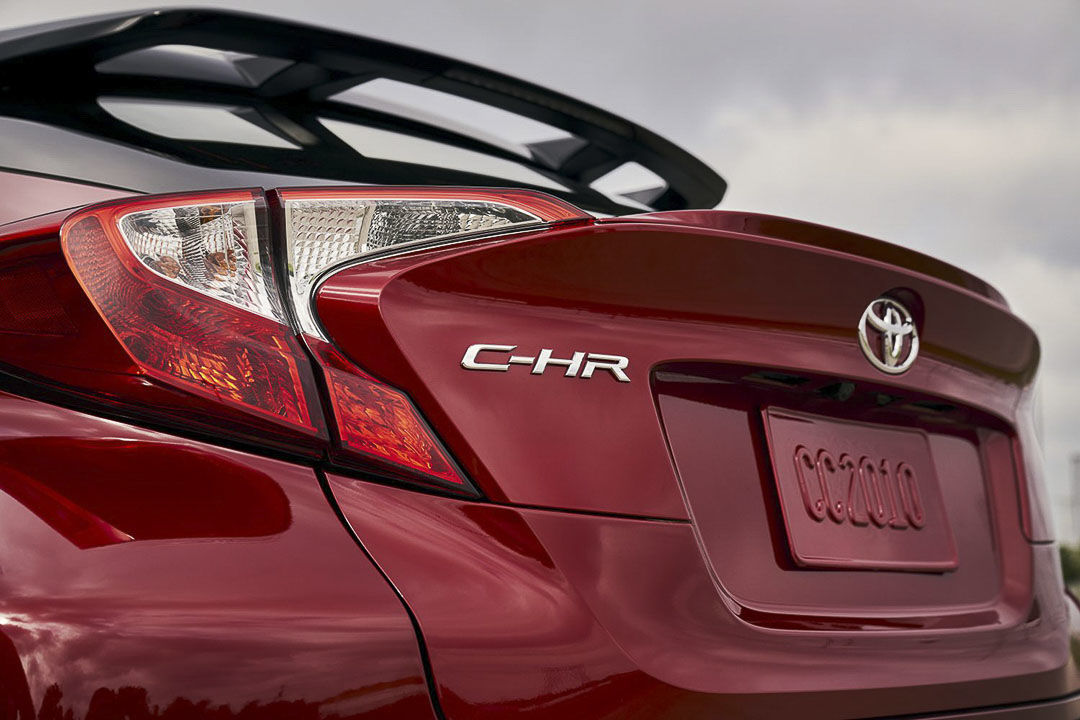 vue arrière rapprochée du Toyota C-HR 2021