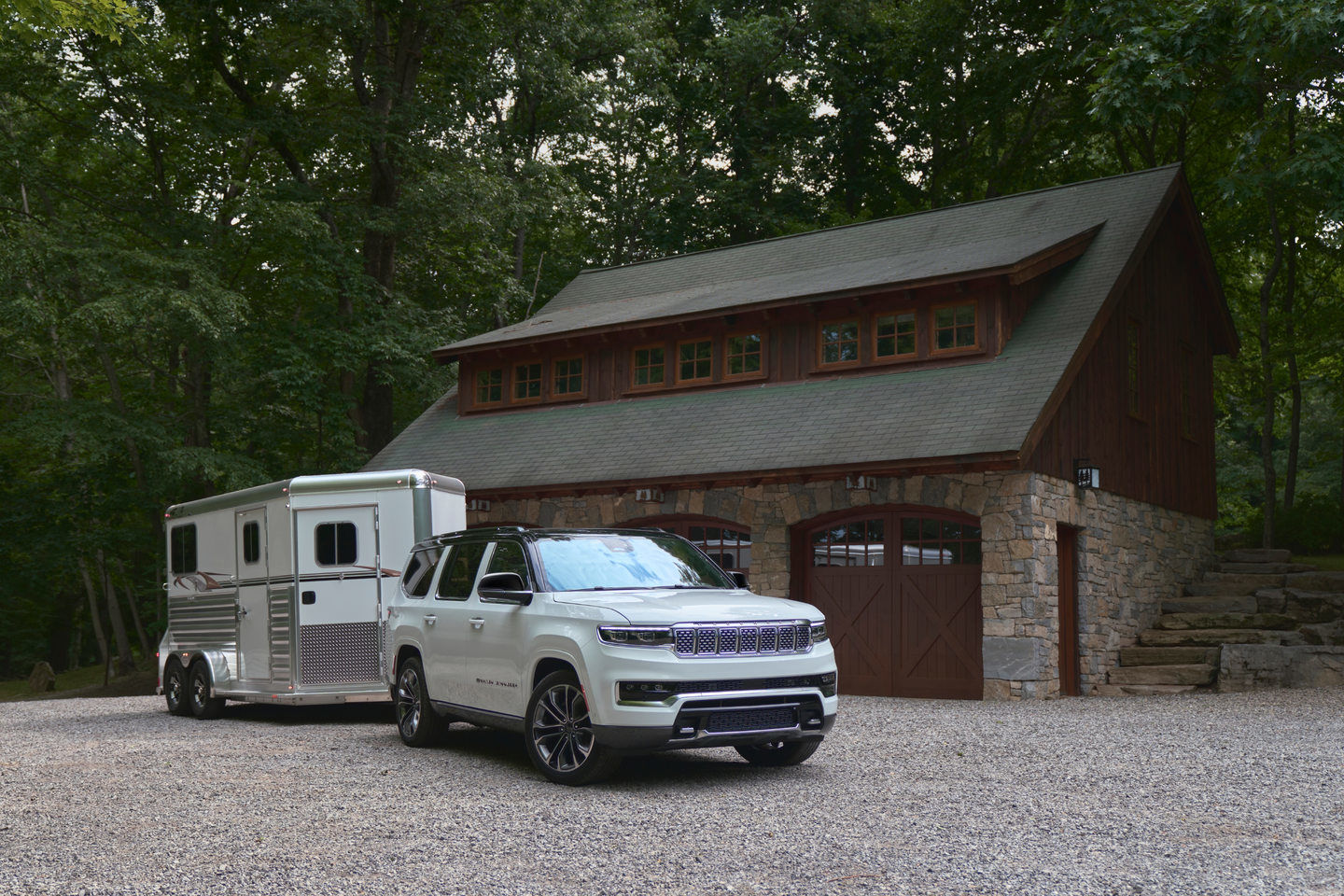 2025 Jeep Wagoneer 4xe - Full size SUV towing trailer by countryside villa