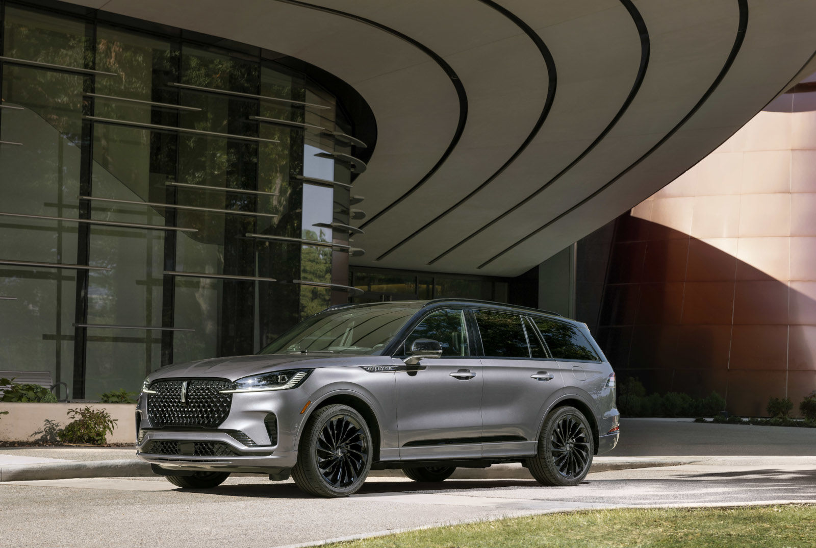 2025 Lincoln Aviator in grey