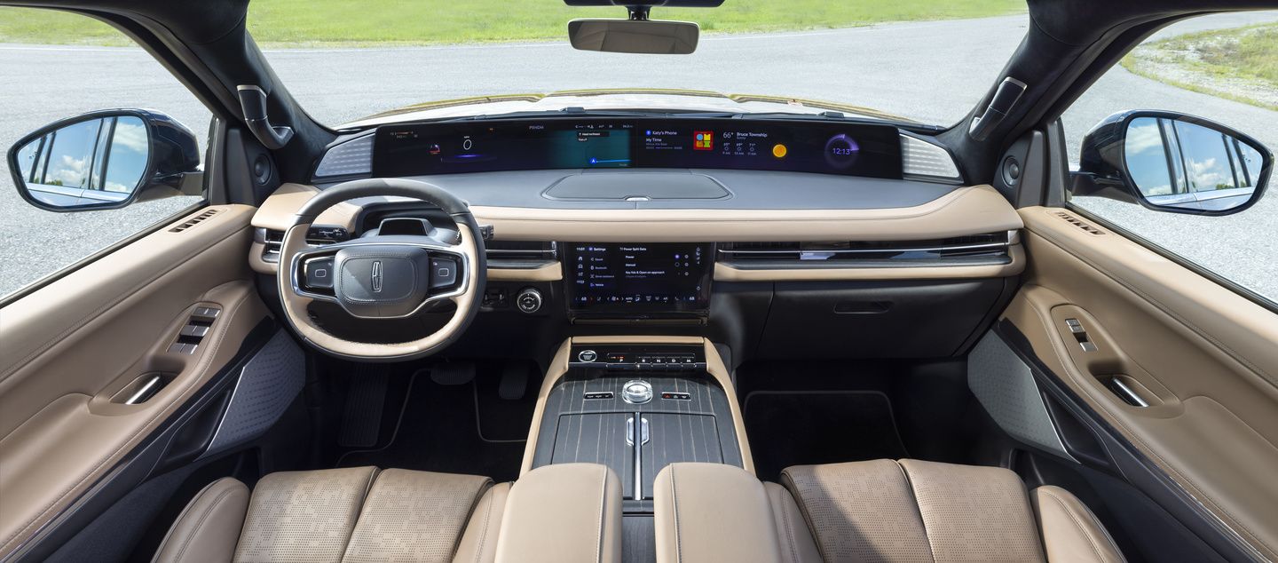 2025 Lincoln Navigator - dashboard view of the 2025 Lincoln Navigator featuring the tan leather interior and panoramic screen - Mayfield Lincoln - Lincoln car dealership in Brampton, Ontario