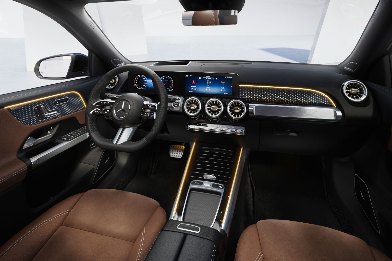 2025 Mercedes-Benz GLB - interior view of the 2025 Mercedes-Benz GLB dashboard and brown leather seats - Mercedes-Benz Brampton - Mercedes-Benz car dealership in Brampton, ON