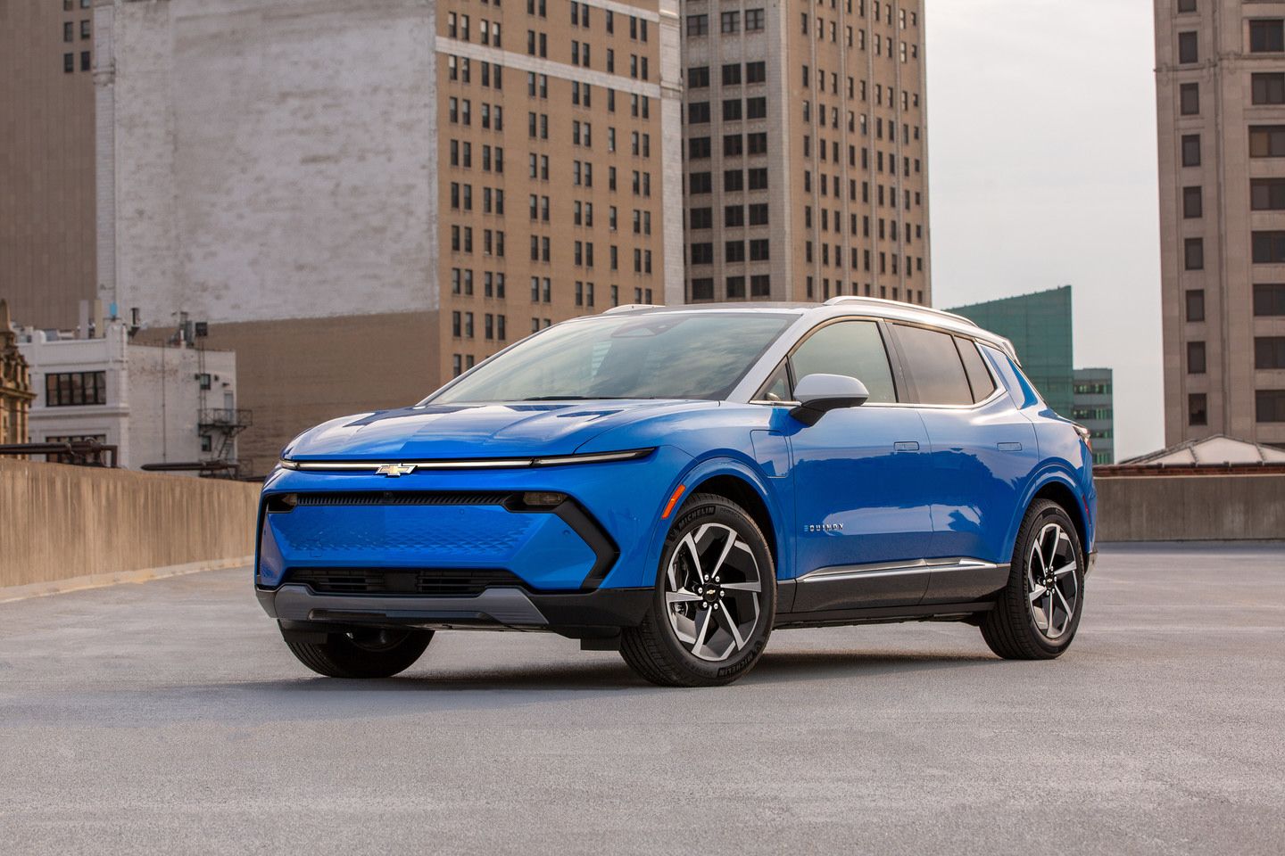 2025 Chevrolet Equinox EV - a blue 2025 Chevrolet Equinox EV parked in a city - Applewood Chevrolet Buick GMC - Chevrolet car dealership in Mississauga, ON