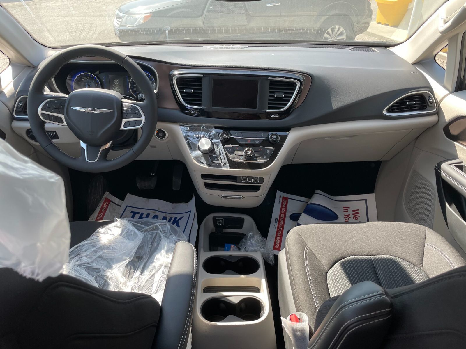 2025 Chrysler Grand Caravan - interior view of the dashboard, infotainment screen, and front seats of the 2025 Chrysler Grand Caravan - Courtland Mobility - Accessible vehicle dealership in Burlington, Ontario