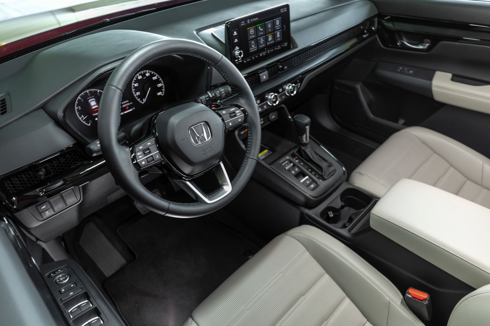 2025 Honda CR-V - Interior view of the 2025 Honda CR-V dashboard, steering wheel, and beige leather seats - Orangeville Honda - New car dealership in Orangeville, Ontario