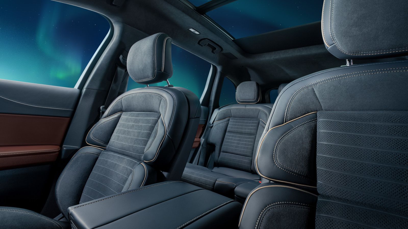 2026 Lincoln Nautilus - interior view of the rear seats and panoramic roof in the 2026 Lincoln Nautilus Black Label - Mayfield Lincoln - Lincoln new car dealership in Brampton, Ontario