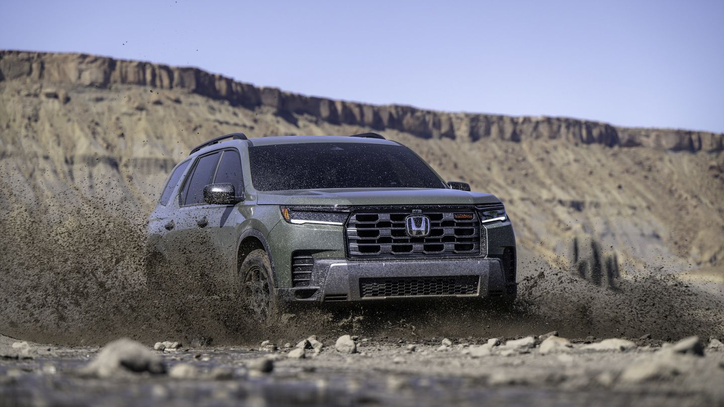 2026 Honda Pilot TrailSport - front view of a green 2026 Honda Pilot TrailSport splashing through mud and water - Goderich Honda - New car dealership in Goderich, Ontario