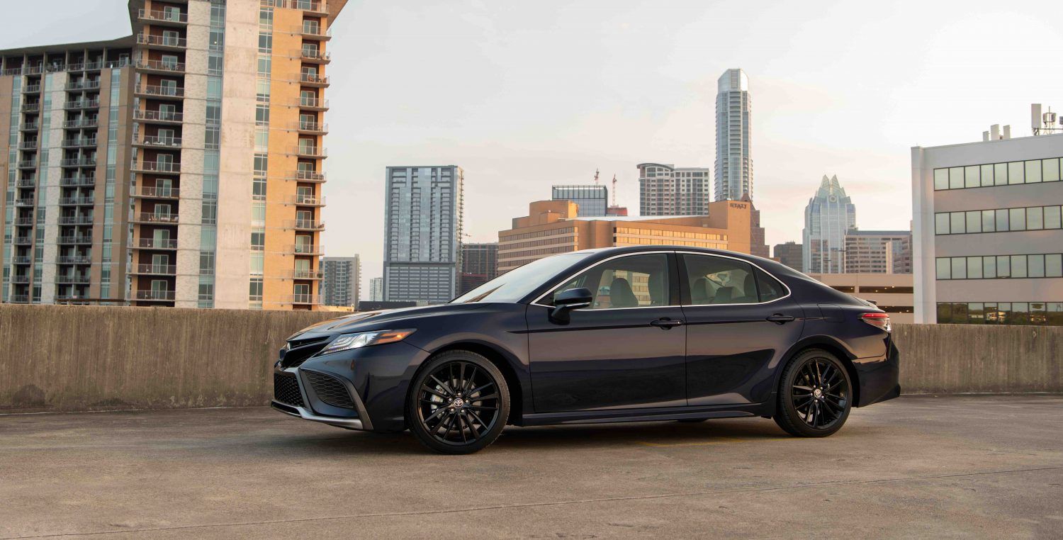 2022 Toyota Camry XSE - a dark blue 2022 Toyota Camry XSE parked on a rooftop lot with city buildings in the background - Autopark Barrie - Used car dealership in Barrie, Ontario