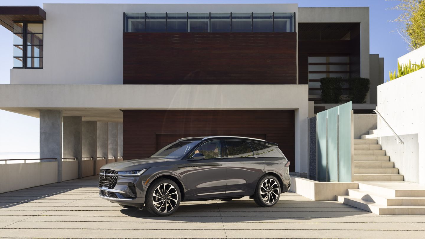2026 Lincoln Nautilus - a dark grey 2026 Lincoln Nautilus parked in front of a modern, minimalist home - Mayfield Lincoln - New car dealership in Brampton, Ontario