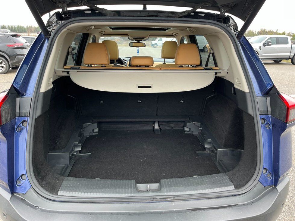 2021 Nissan Rogue - interior view of the 2021 Nissan Rogue open cargo area and tan leather rear seats - AutoPark Barrie - Used car dealership in Barrie, Ontario
