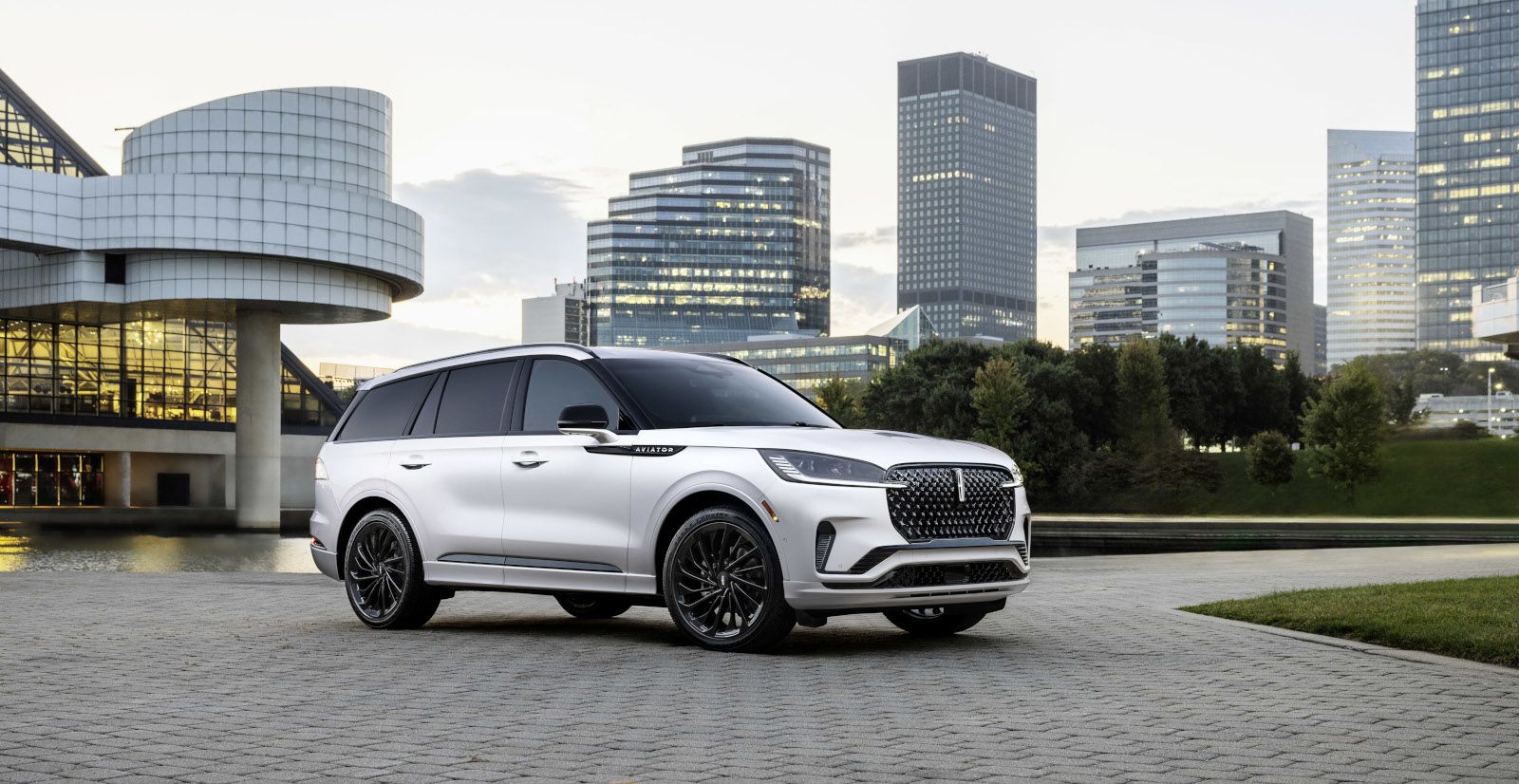 2026 Lincoln Aviator - a white 2026 Lincoln Aviator Reserve with the Jet Package parked in a modern city plaza - Mayfield Lincoln - New car dealership in Brampton, Ontario