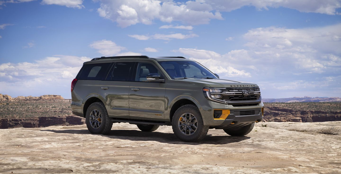 2026 Ford Expedition - An olive green Ford Expedition parked on a rocky overlook with a canyon landscape in the background - Humberview Group - new car dealerships in Ontario