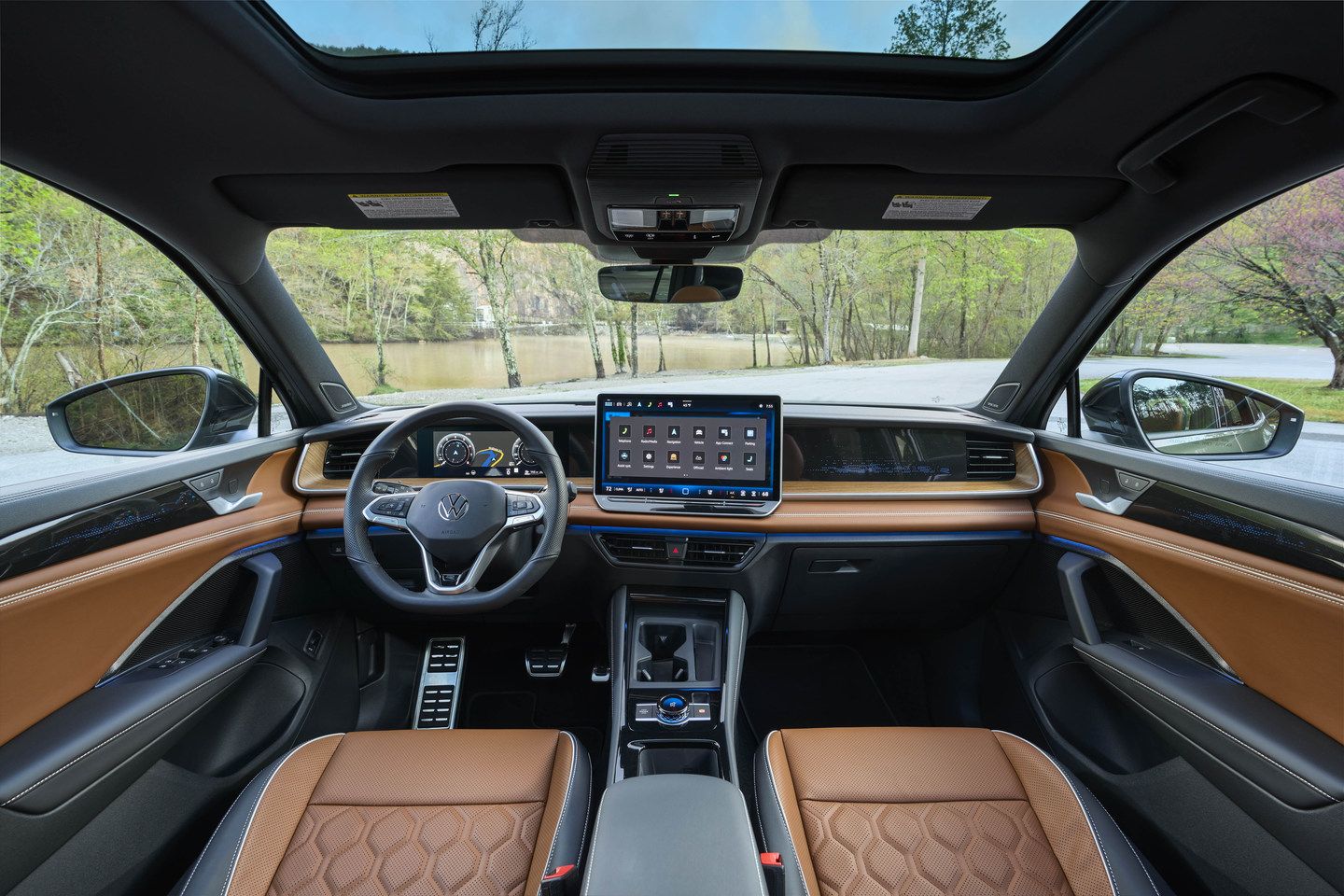2026 Volkswagen Tiguan - Interior view of the dashboard, steering wheel, and front seats of a 2026 Volkswagen Tiguan - Volkswagen MidTown - New car dealership in Toronto, Ontario