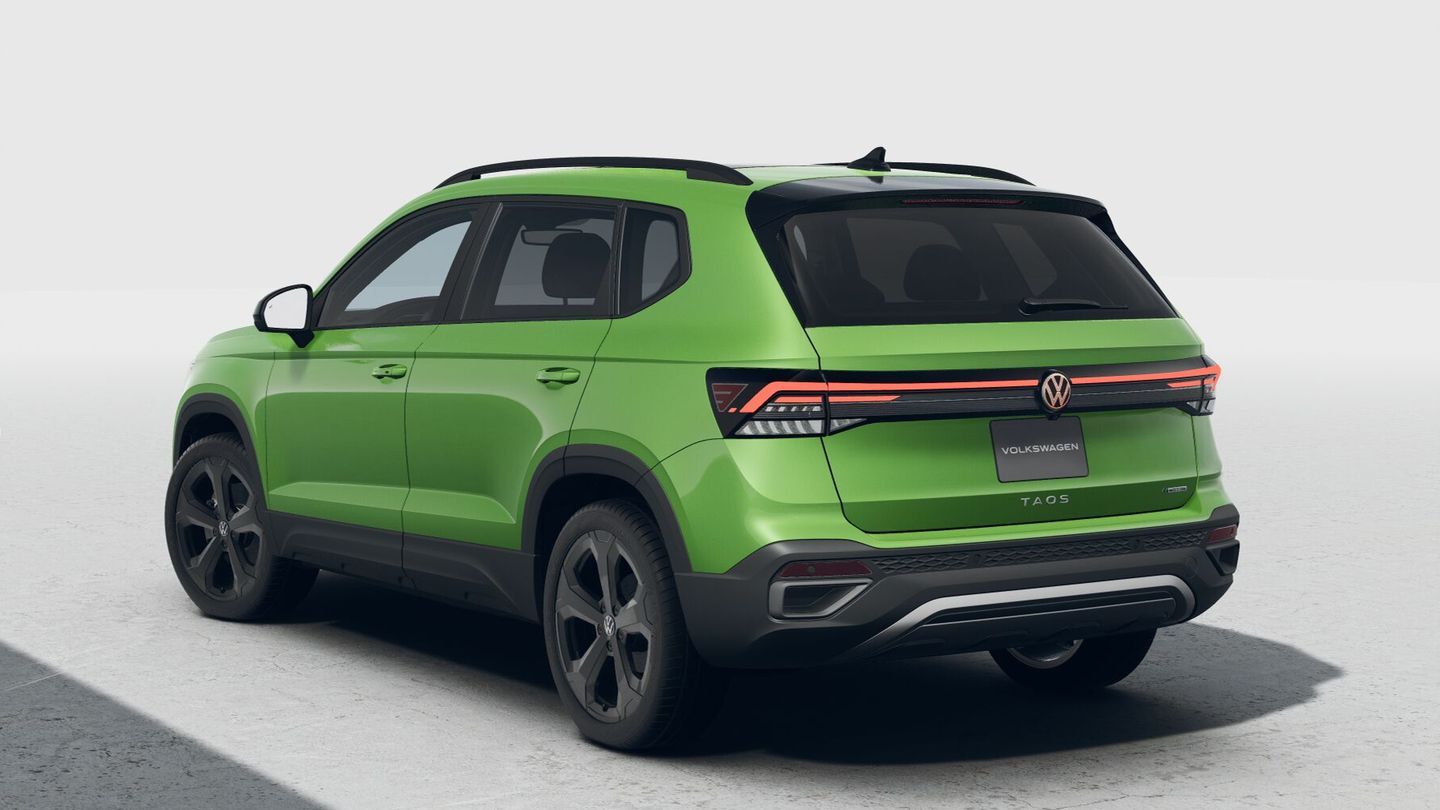 2026 Volkswagen Taos - Rear three-quarter view of a green 2026 Volkswagen Taos - Humberview Volkswagen - New car dealership in Toronto, Ontario