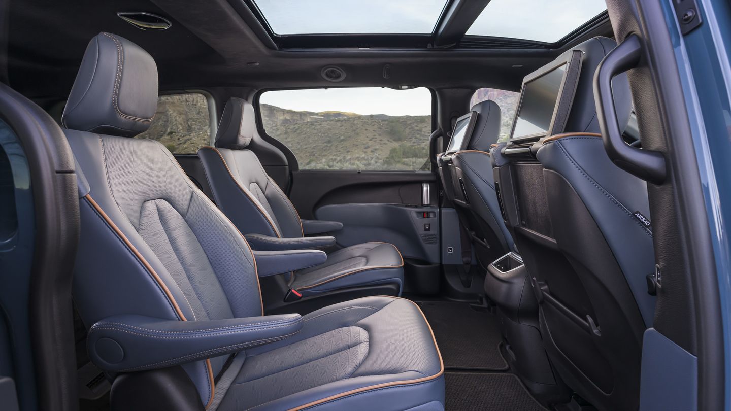 2027 Chrysler Pacifica - interior view of the 2027 Chrysler Pacifica's second-row seating and rear entertainment screens - Cooksville Chrysler, Jeep, Dodge, RAM - Chrysler new car dealership in Mississauga, Ontario