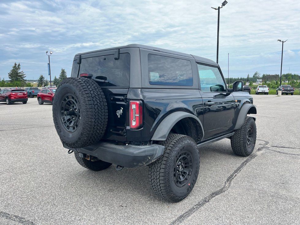 Ford Bronco - rear quarter view of a black Ford Bronco with a spare tire - AutoPark Barrie - Used car dealership in Barrie, Ontario