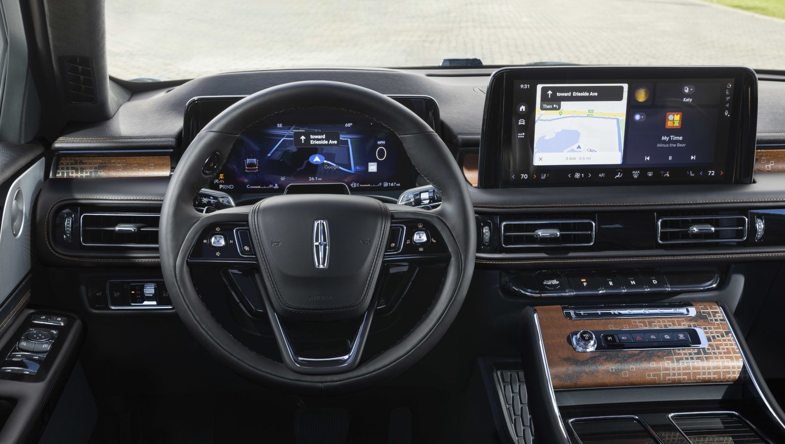 2026 Lincoln Aviator - close-up view of the 2026 Lincoln Aviator's steering wheel, digital gauge cluster, and touchscreen display - Mayfield Lincoln - Lincoln car dealership in Brampton, Ontario
