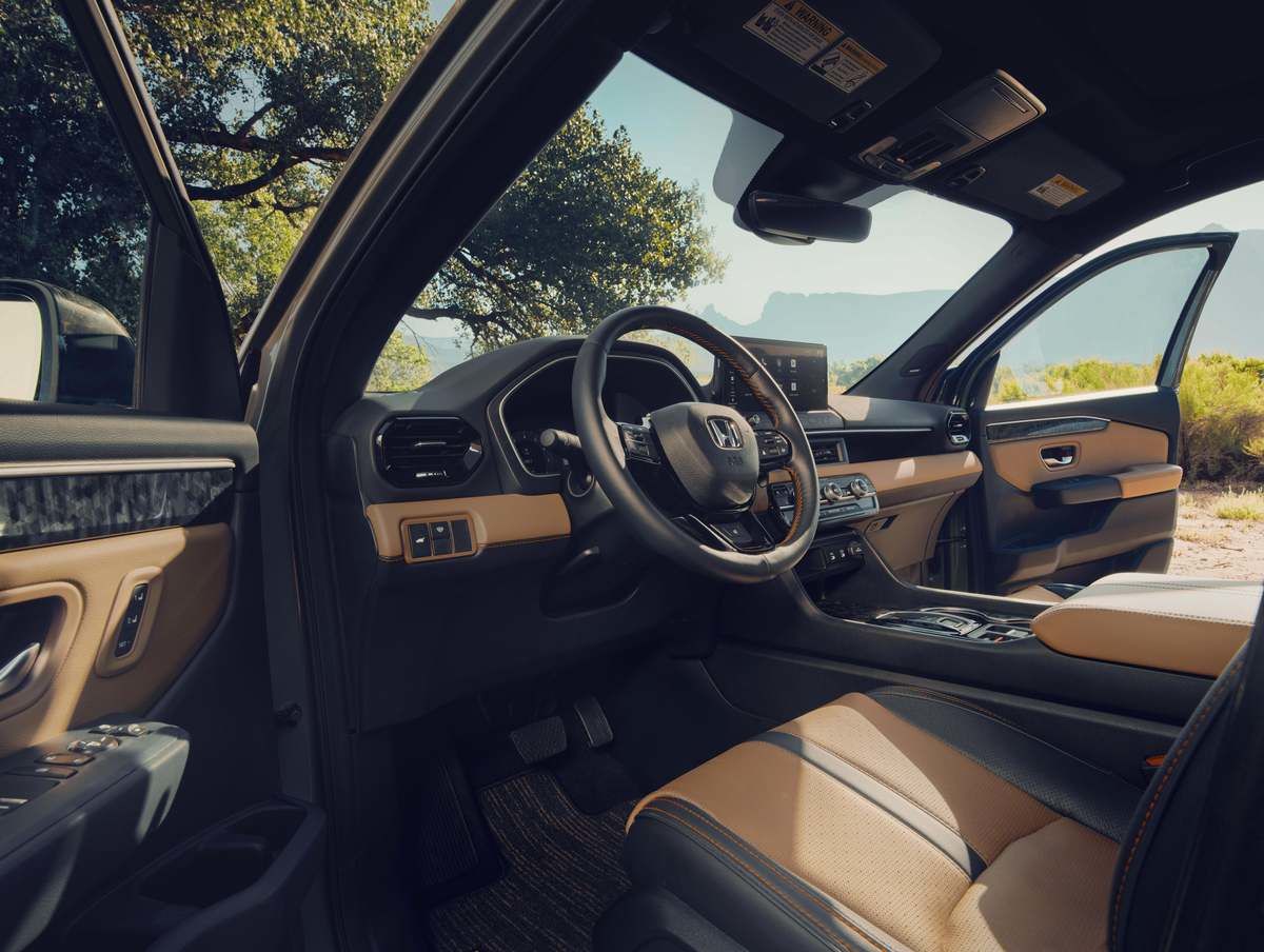 2026 Honda Passport - Interior view of the 2026 Honda Passport driver's seat, steering wheel, and dashboard - Orangeville - Honda new car dealership in Orangeville, Ontario