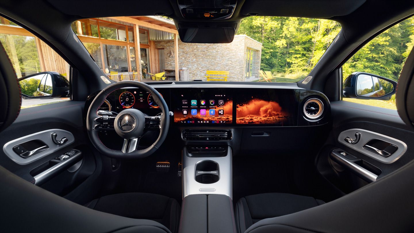 2028 Mercedes-Benz GLA - interior view of the 2028 Mercedes-Benz GLA's dual-screen dashboard and infotainment system - Mercedes-Benz Brampton - New car dealership in Brampton, Ontario