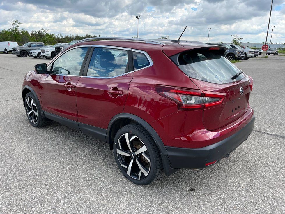 Nissan Qashqai - rear three-quarter view of a red Nissan Qashqai parked on an asphalt lot - AutoPark Barrie - Used car dealership in Barrie, Ontario