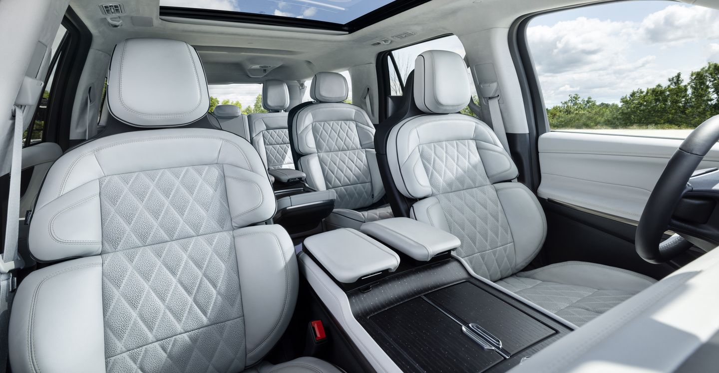 2026 Lincoln Navigator - a detailed interior view of the 2026 Lincoln Navigator showing the white quilted leather front and rear seats and panoramic sunroof - Bayfield Lincoln - Lincoln car dealership in Barrie, Ontario
