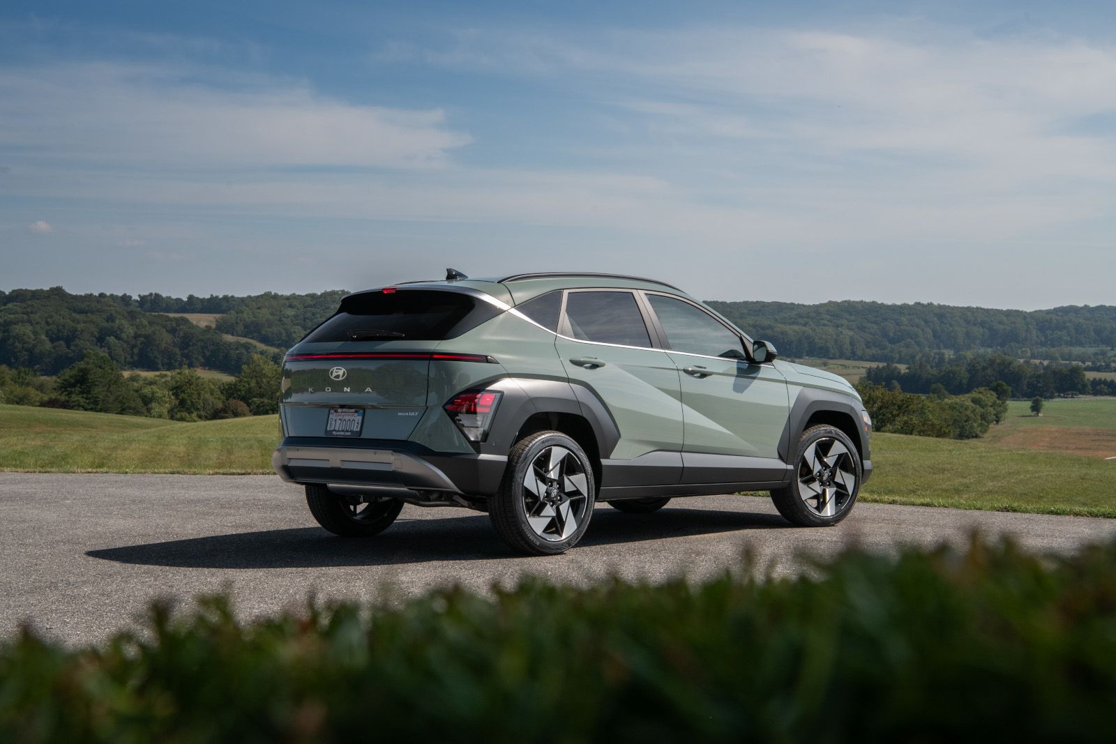 2027 Hyundai Kona - three-quarter rear view of the vehicle on a country road - Cooksville Hyundai - New car dealership in Mississauga, Ontario