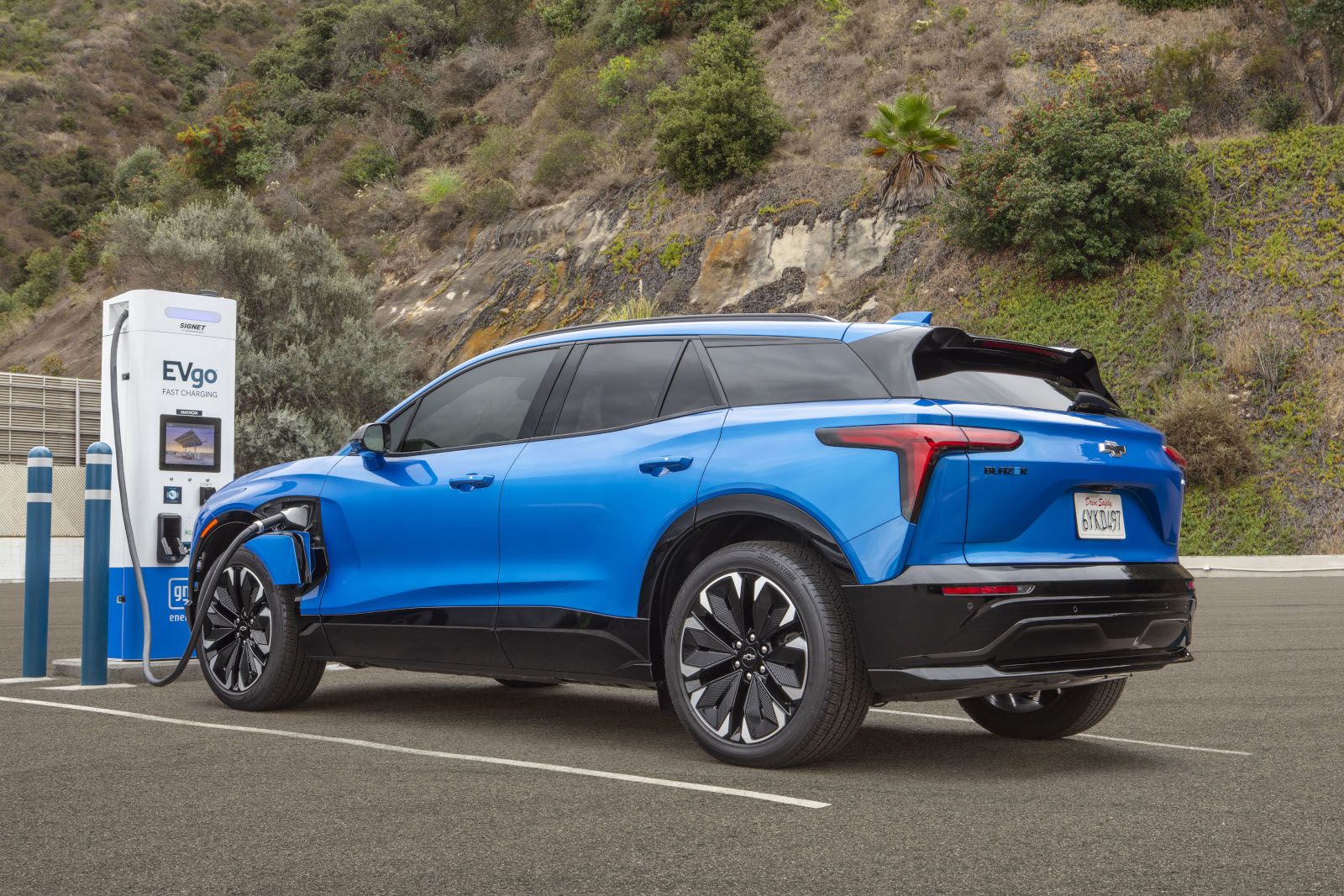 2026 Chevrolet Blazer EV - rear three-quarter view of a blue 2026 Chevrolet Blazer EV RS plugged into an EVgo charging station - Humberview Chevrolet, Buick, GMC - Chevrolet new car dealership in Toronto, Ontario