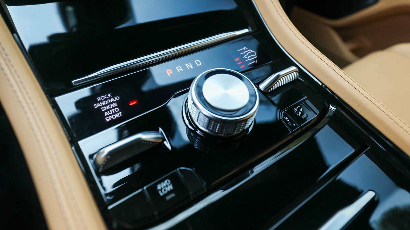 2027 Jeep Grand Cherokee - close-up view of the 2027 Jeep Grand Cherokee rotary gear shifter and Selec-Terrain drive mode controls - Cooksville Chrysler, Jeep, Dodge, Ram - Jeep car dealership in Mississauga, Ontario