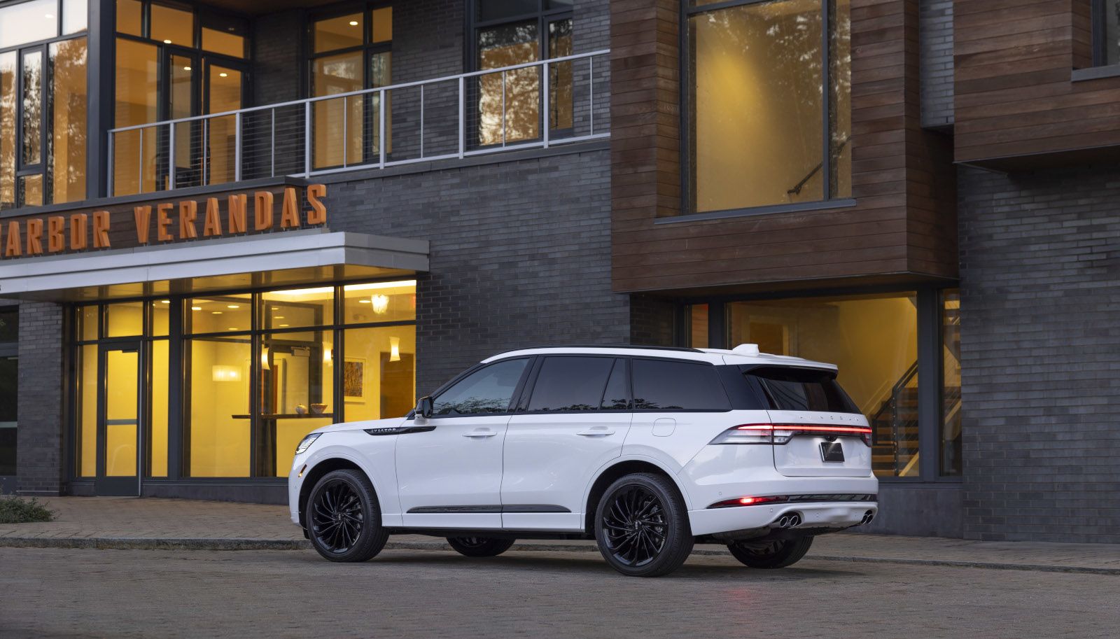 2027 Lincoln Aviator - rear three-quarter view of a white Lincoln Aviator parked outside a building - Bayfield Lincoln - Lincoln new car dealership in Barrie, Ontario