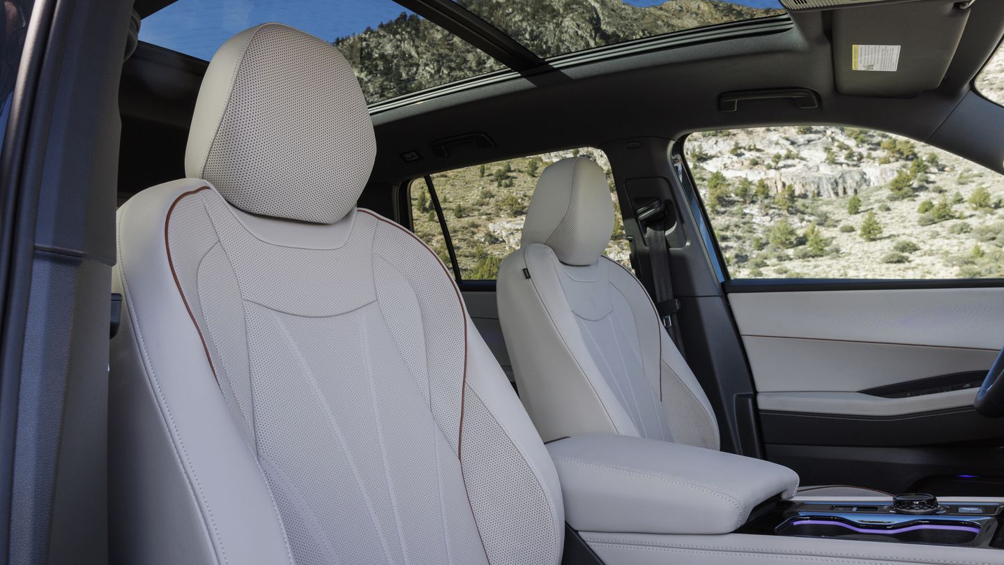 2027 Volkswagen Atlas - interior view of the front leatherette seats and panoramic sunroof - Volkswagen Midtown Toronto - Volkswagen new car dealership in Toronto, Ontario