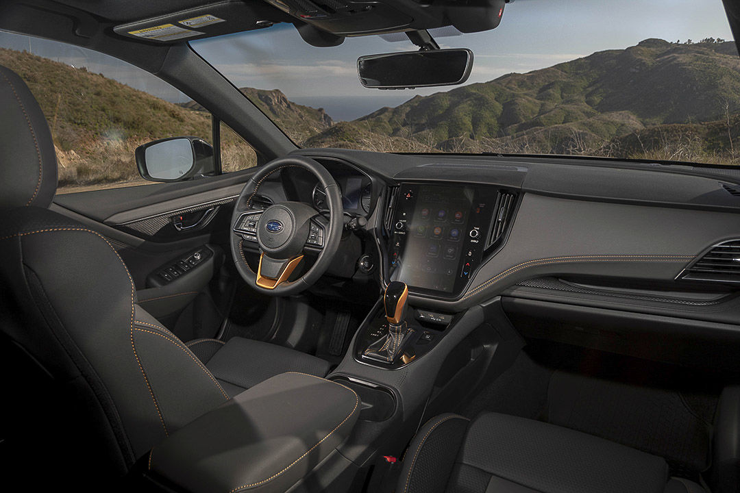 vue du volant et de la planche de bord du Subaru Outback Wilderness 2022