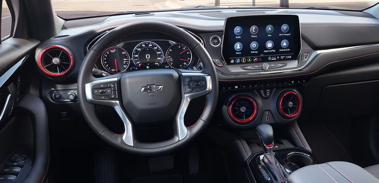 Vue de l'intérieur du Chevrolet Blazer 2025 et de son tableau de bord