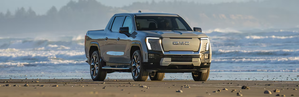 Sierra EV 2026. GMC Sierra Denali. Electric pickup. Luxury truck. GMC Denali Ultimate. Refined interior. Premium materials. Advanced technology. Superior comfort. Full-size truck. Impressive range. Electric power. All-wheel drive. Quiet driving. Strong towing. Super Cruise system. Head-up display. Sept-Îles Chevrolet. High-end electric vehicle. Electric Sierra 2026.