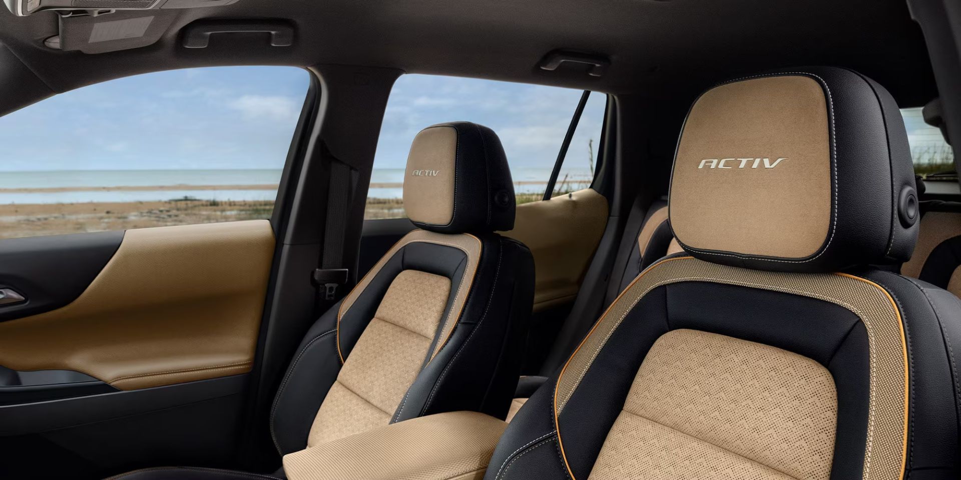 Comfortable seats. Premium finish. Heated steering wheel. Spacious rear bench. Automatic climate control. Leather upholstery. Panoramic sunroof. Refined atmosphere. Convenient storage. Generous space. High-quality materials. Heated seats. Ventilated seats. Elevated driving position. Modern dashboard. Ambient lighting. Quiet cabin. Intuitive center console. Long-distance comfort. Connected cabin.