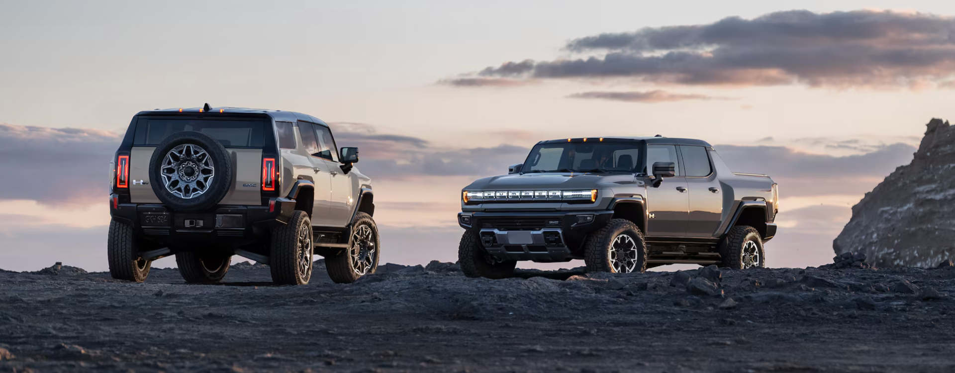 image qui montre le Hummer 2026 version VUS et camionnette.
