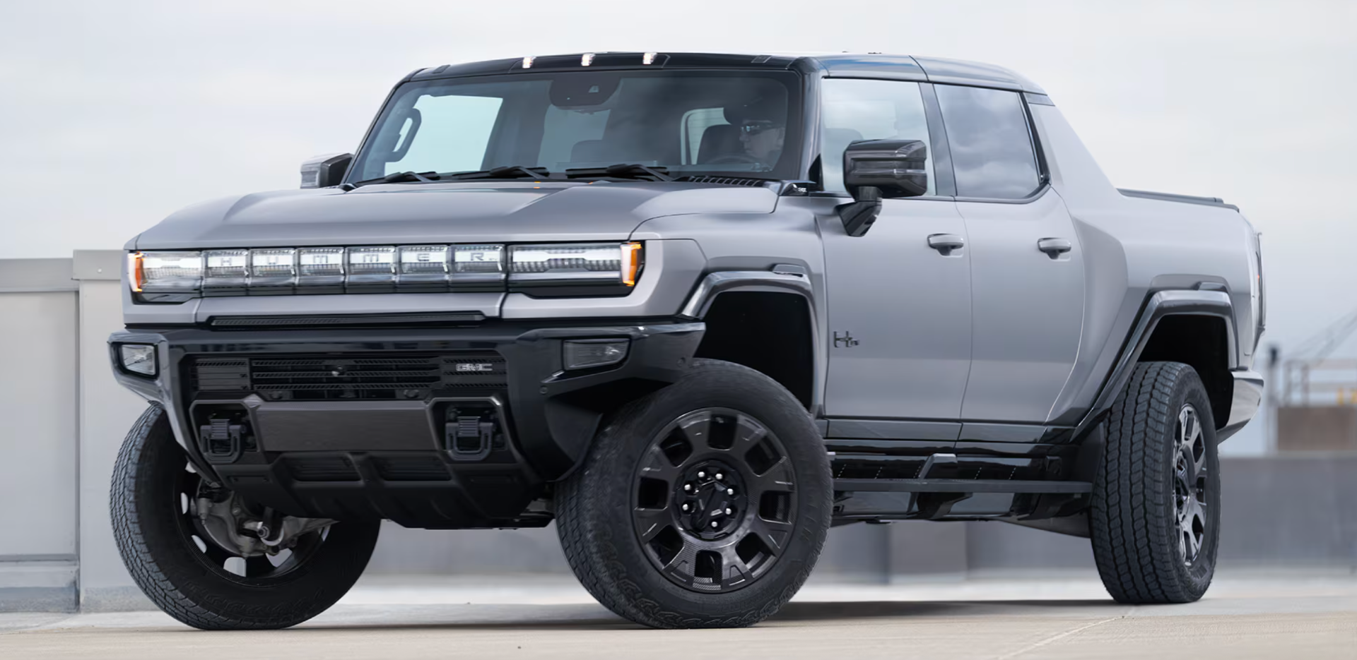image qui montre le 4-wheel steer du Hummer.