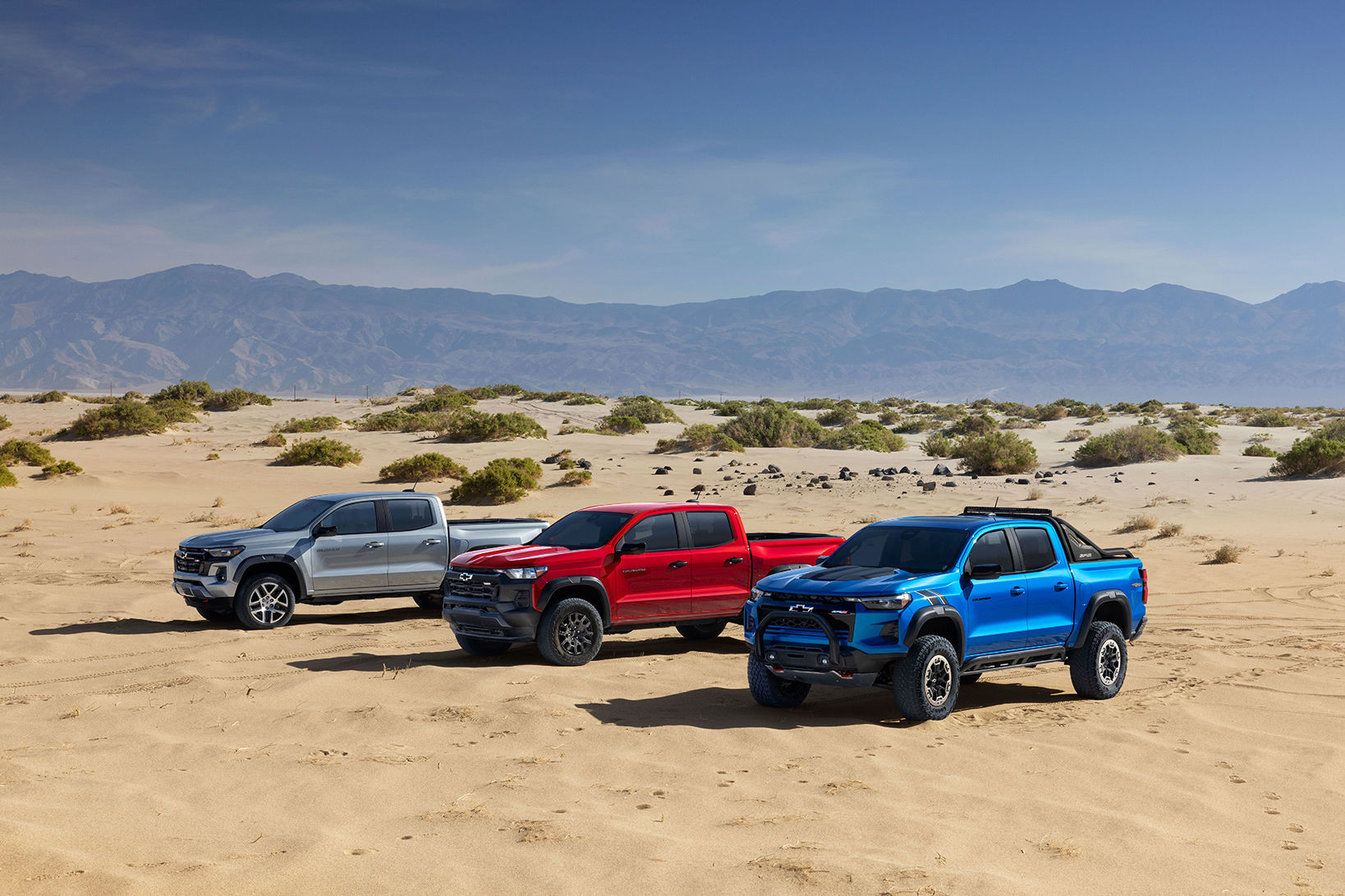 2023 chevrolet colorado pick-up truck versions trims on sand in côte-nord quebec
