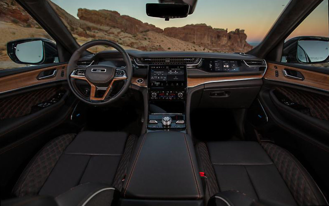 cockpit and dashboard view of a 2023 Jeep Grand Cherokee
