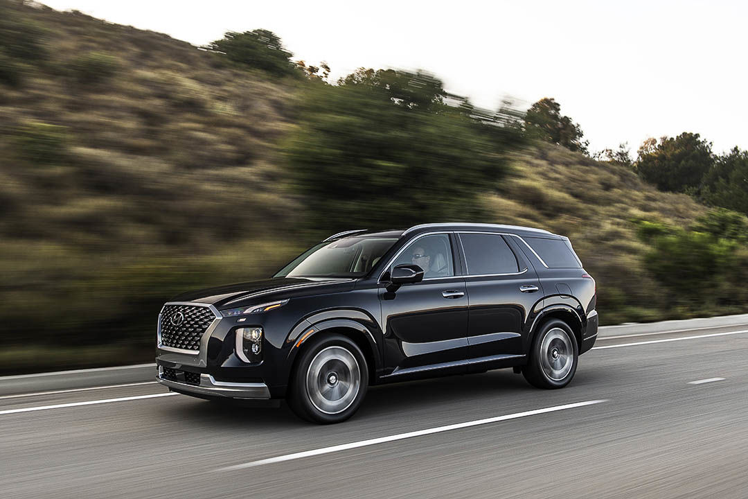 side view of a Hyundai Palisade on a countryside road