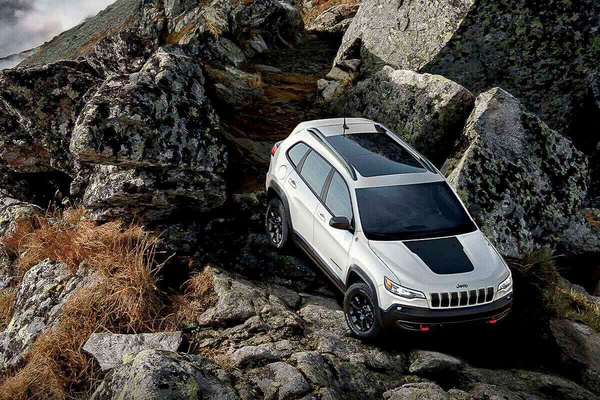front side view of a 2022 jeep cherokee on rocks